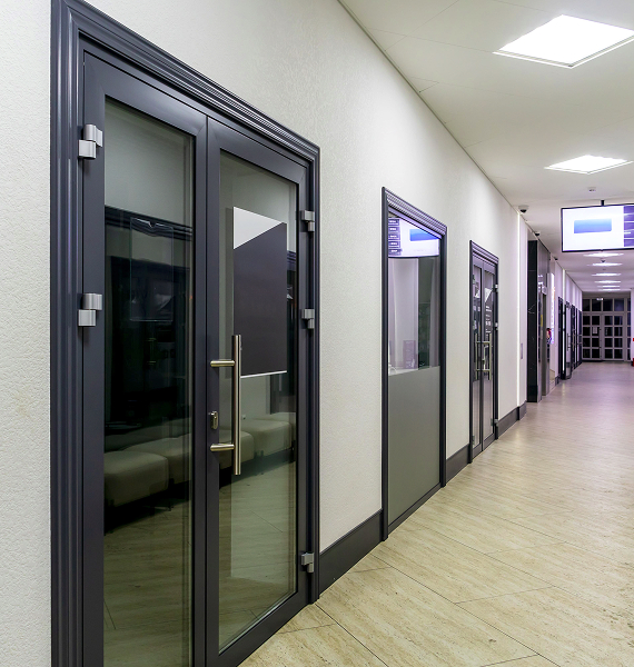 Алюминиевая дверь из профиля Krauss 45 серии